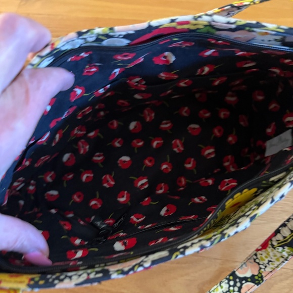 Vera Bradley Poppy Fields Handbag Purse Red Black Floral - Picture 12 of 15